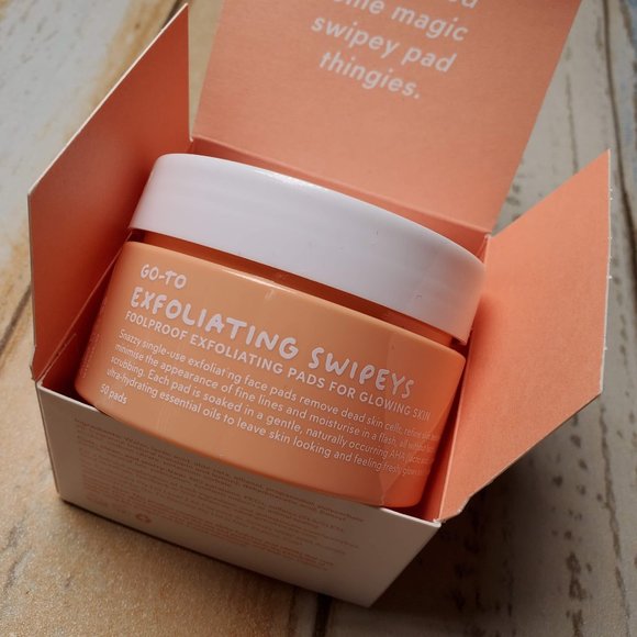 Go-To "Exfoliating Swipeys" - Picture 2 of 2
